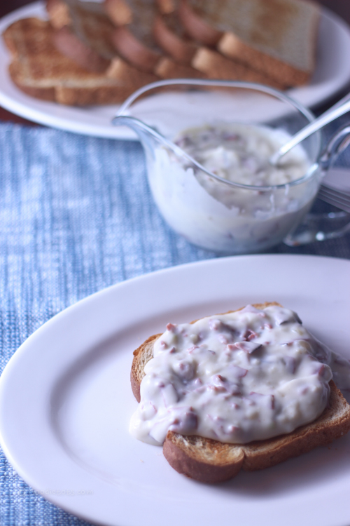 creamed chipped beef on toast | foodietots.com