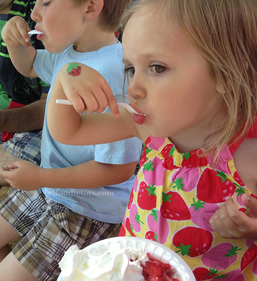 foodietots at delaplane strawberry festival